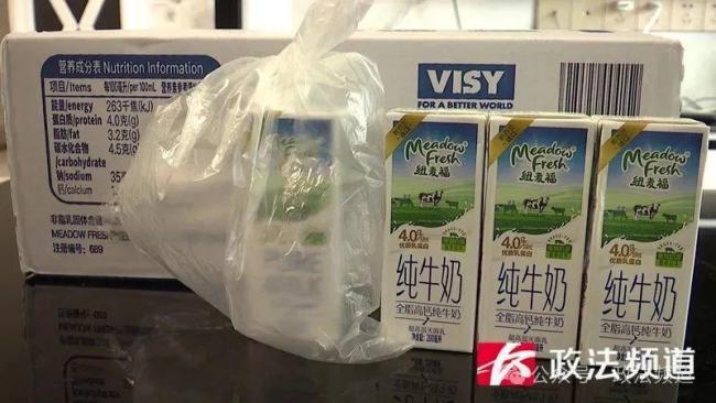 女子称在山姆会员店购牛奶遇酸臭问题