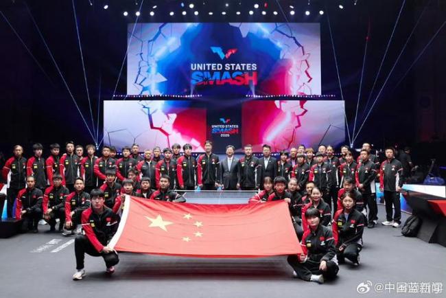 国乒在美合照：王励勤祝贺王楚钦夺冠